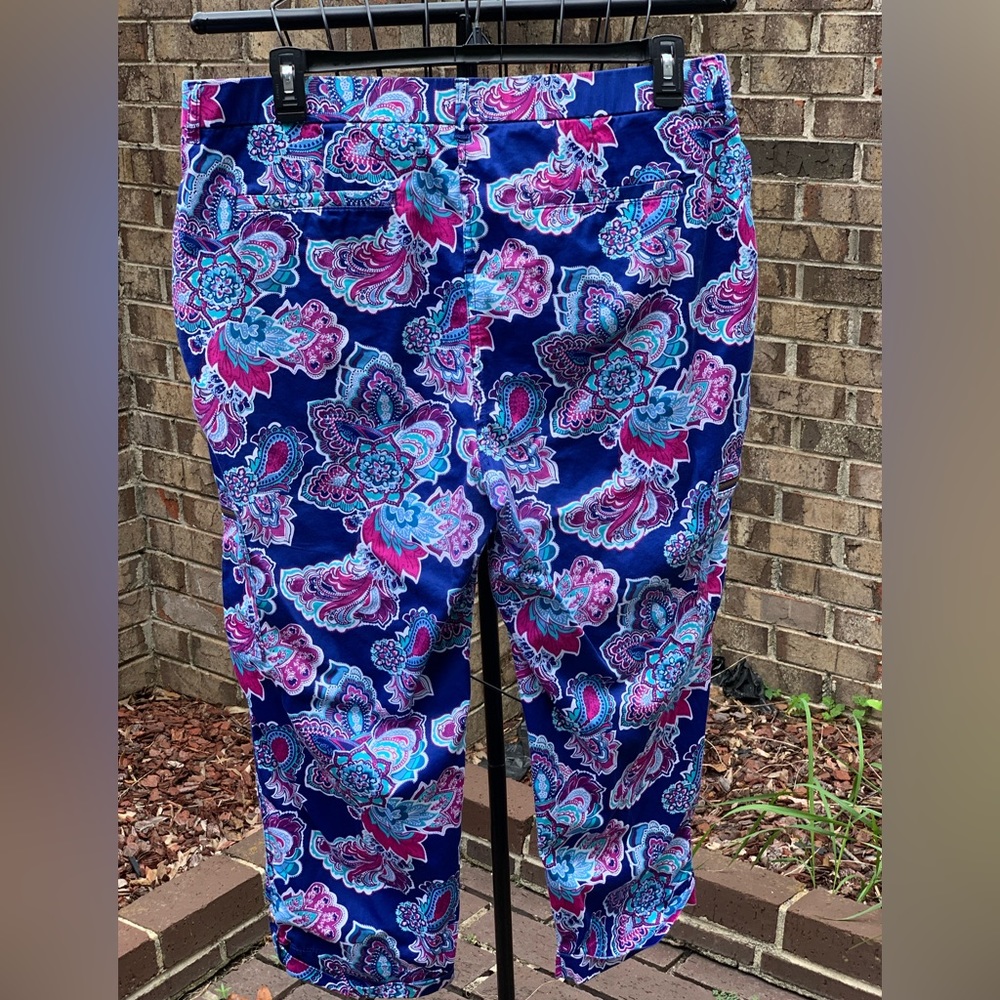 Chico’s Comfort Waist Luxe Utility Outline Floral Crops - Picture 5 of 8